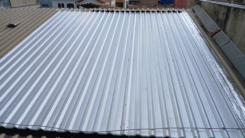 Troca de telhas na Drogasil 3